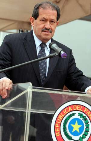 ASU20.- LUQUE (PARAGUAY) 28/06/2011.- El vicepresidente de Colombia, Angelino Garzón habla hoy, martes 28 de junio de 2011, a su llegada a Luque, a las afueras de Asunción (Paraguay). Garzón participará en la XLI Cumbre del Mercosur que se realizará este miércoles en representacion de su país. EFE/Andrés Cristaldo Foto: EFE / EFE ASU20.- LUQUE (PARAGUAY) 28/06/2011.- El vicepresidente de Colombia, Angelino Garzón habla hoy, martes 28 de junio de 2011, a su llegada a Luque, a las afueras de Asunción (Paraguay). Garzón participará en la XLI Cumbre del Mercosur que se realizará este miércoles en representacion de su país. EFE/Andrés Cristaldo Foto: EFE / EFE