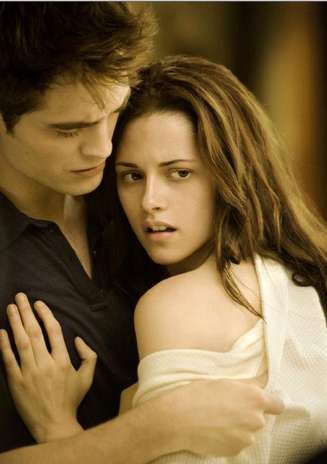 Seguramente uno de los grandes momentos de la saga es cuando Edward se ve en la obligación de decirle a Bella que es un vampiro. He ahí el primer obstáculo que se interpone entre ambos. Foto: Imdb.