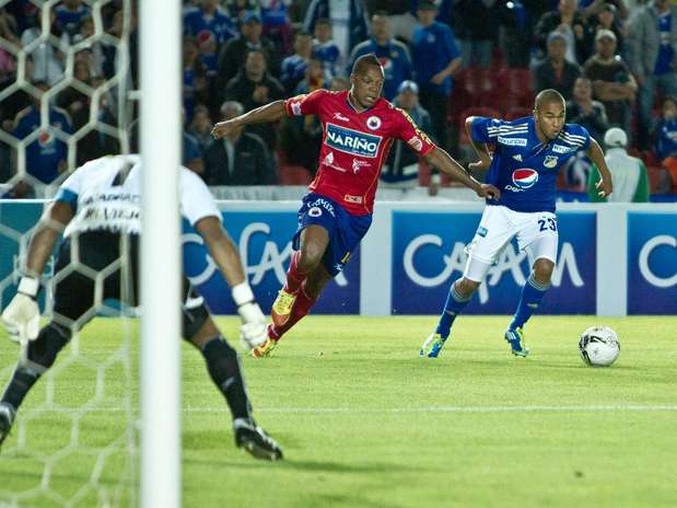 Millonarios perdió 1-2 ante Deportivo Pasto, y quedó prácticamente eliminado para ingresar a los cuadrangulares semifinales de la Liga Postobón I – 2012. Sólo un milagro haría que los azules accedieran a la siguiente fase del campeonato nacional. Foto: Felipe Rincón - Terra