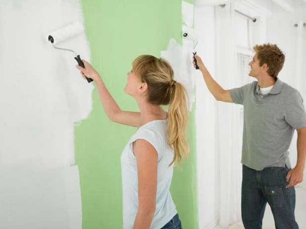 Couple painting wall Foto: Thinkstock
