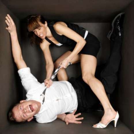 Muchas veces lo que parecía amor eterno, terminó peor de que lo nadie hubiese imaginado. Relaciones insostenibles, constantes peleas o incluso agresión dentro del matrimonio pueden ser motivo de una separación. Sin embargo, hay parejas que han terminado sus relaciones por causas realmente ridículas. Por las mascotas, por feas o incluso por haber aumentado de peso, han sido algunos de los motivos de separación entre las personas y acá te mostramos algunos casos. Foto: Getty Images