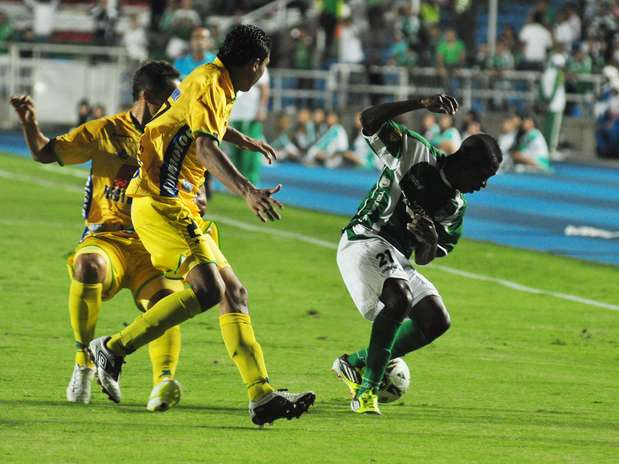 Huila mejoró en el segundo tiempo, pero lo hizo más con ganas que buen fútbol. Foto: Terra Huila mejoró en el segundo tiempo, pero lo hizo más con ganas que buen fútbol. Foto: Terra