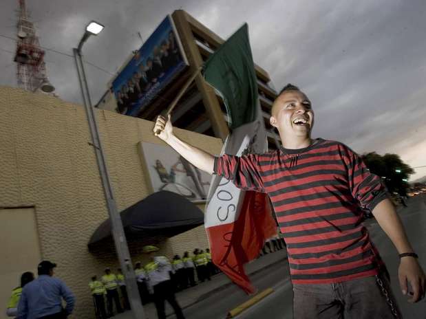 Televisa podría utilizar sede alterna por cerco de #YoSoy132