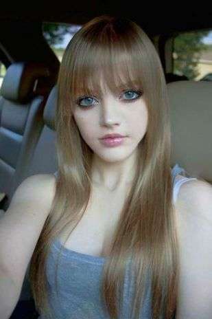 Lo que siempre nos sorprendió de Kota Koti fueron sus increíbles ojos. Y es que en las fotos, ellos resaltaban más que cualquier parte de su rostro y eran lo que más asemejaba su apariencia a la de una muñeca Barbie. Sin embargo, se ha revelado que el secreto de Dakota Rose, nombre real de Kota Koti, para tener esos ojos espectaculares son unos singulares lentes de contacto que aumentan el tamaño del iris. Estos se llaman Circle Lens y cuestan alrededor de 35 dólares. Esta moda nació en Corea del Sur y luego se trasladó a Japón, en donde se volvió un boom gracias a los jóvenes que querían parecerse a los personajes de los dibujos animados japoneses. Los Uzzlang (mejor rostro en japonés) son adolescentes que, a base de estos lentes y maquillaje, provocan resultados increíbles, que luego suben a Internet a través de fotos retocadas. Muchos de estos jóvenes saltaron a la fama y llegaron a incursionar en el mundo del modelaje, la actuación y la música. Foto: Facebook