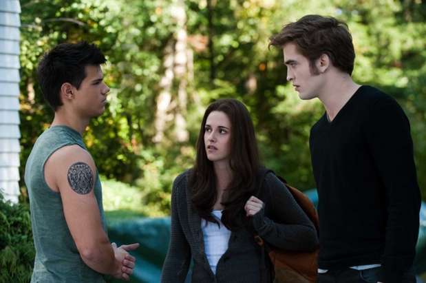 3. The Twilight. Eclipse. En la adaptación cinematográfica de los libros de Stephanie Meyer, Kristen logra su mayor reconocimiento internacional, interpreta a Bella Swan, junto a Robert Pattinson que interpreta a Edward Cullen. Ellos protagonizan la saga de Crepúsculo, que se convierte en uno de los mayores éxitos de los últimos tiempos, de títulos de vampiros. Foto: Divulgación