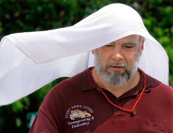 "La ola de calor continúa durante gran parte del centro y este de Estados Unidos, con altas temperaturas que se prevé sean de 10 a 15 grados por encima de lo normal", informó el Servicio Meteorológico Nacional en su página web. Foto: AP