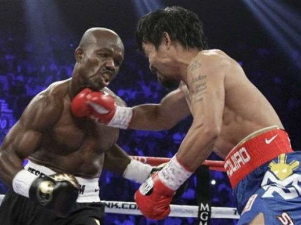 Bradley ganó por 115-113 en las tarjetas de dos jueces y perdió por el mismo margen en la puntuación del tercero. Foto: AP Bradley ganó por 115-113 en las tarjetas de dos jueces y perdió por el mismo margen en la puntuación del tercero. Foto: AP