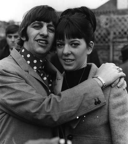 Richard Henry Parkin Starkey Jr o más conocido como Ringo Starr, el mítico baterista de los Beatles hoy cumple 72 años de edad y una nueva cifra en el mundo de la música. El famoso artista celebra su nuevo año en medio de la promoción de su último álbum, siempre centrado en su carrera como solista. Acà te dejamos algunas de las imágenes más reconocidas del que fue uno de los integrantes de la banda más influyentes en la historia de la música. Foto: getty