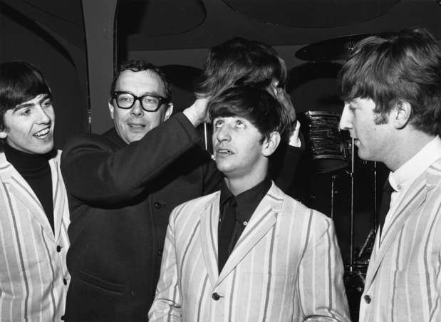 Richard Henry Parkin Starkey Jr o más conocido como Ringo Starr, el mítico baterista de los Beatles hoy cumple 72 años de edad y una nueva cifra en el mundo de la música. El famoso artista celebra su nuevo año en medio de la promoción de su último álbum, siempre centrado en su carrera como solista. Acà te dejamos algunas de las imágenes más reconocidas del que fue uno de los integrantes de la banda más influyentes en la historia de la música. Foto: getty