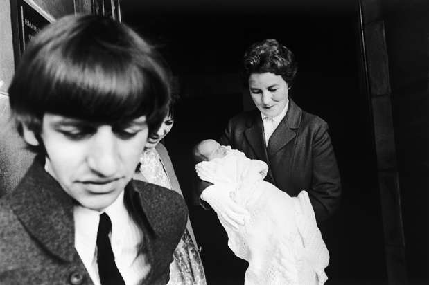 Richard Henry Parkin Starkey Jr o más conocido como Ringo Starr, el mítico baterista de los Beatles hoy cumple 72 años de edad y una nueva cifra en el mundo de la música. El famoso artista celebra su nuevo año en medio de la promoción de su último álbum, siempre centrado en su carrera como solista. Acà te dejamos algunas de las imágenes más reconocidas del que fue uno de los integrantes de la banda más influyentes en la historia de la música. Foto: getty