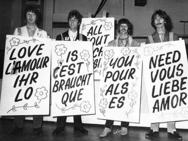 Desde hace pocos años, el 10 de julio se convirtió en una fecha especial en Liverpool. Distintas generaciones usan los diferentes vestuarios que utilizó la banda y se escuchan las canciones que después se convirtieron en himno por las calles de la ciudad.  Foto: Getty Images