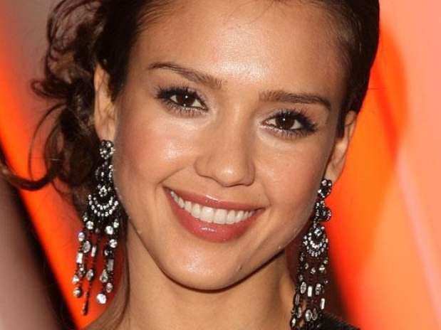 Jessica Albas es una de las sonrisas más lindas. Lo más importar es hidratar los labios. Foto: Getty Images Jessica Albas es una de las sonrisas más lindas. Lo más importar es hidratar los labios. Foto: Getty Images