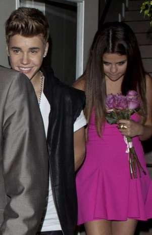 Justin Bieber y Selena Gómez salieron a comer este domingo Foto: Daily Mail Justin Bieber y Selena Gómez salieron a comer este domingo Foto: Daily Mail