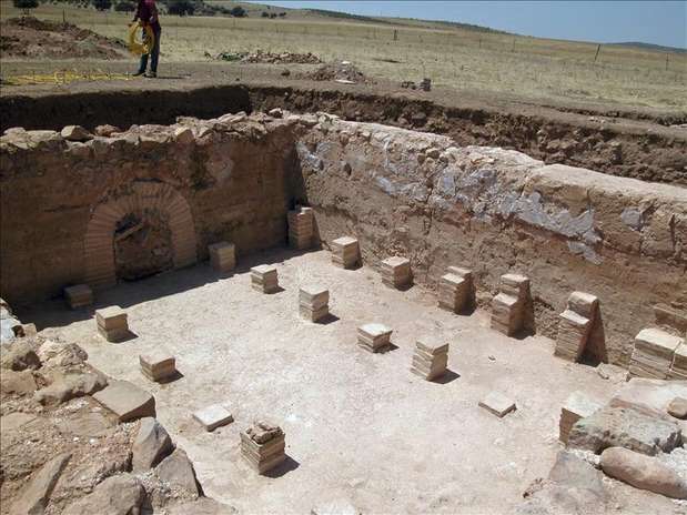 CSIC subraya la singularidad del yacimiento Castillo de Bonete, en Terrinches Foto: Agencia EFE / © EFE 2012. Está expresamente prohibida la redistribución y la redifusión de todo o parte de los contenidos de los servicios de Efe, sin previo y expreso consentimiento de la Agencia EFE S.A. CSIC subraya la singularidad del yacimiento Castillo de Bonete, en Terrinches Foto: Agencia EFE / © EFE 2012. Está expresamente prohibida la redistribución y la redifusión de todo o parte de los contenidos de los servicios de Efe, sin previo y expreso consentimiento de la Agencia EFE S.A.