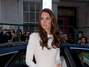 Kate Middleton encabeza la lista de Las mejor vestidas del año según la revista Vanity Fair. Es la tercera vez que está en este ranking pero la primera que consigue el primer puesto en esta lista que cumple 73 años. La duquesa de Cambridge lució en el mes de mayo este vestido color crema largo de Roland Mouret y sandalias de Jimmy Choo. Foto: Gtres Kate Middleton encabeza la lista de Las mejor vestidas del año según la revista Vanity Fair. Es la tercera vez que está en este ranking pero la primera que consigue el primer puesto en esta lista que cumple 73 años. La duquesa de Cambridge lució en el mes de mayo este vestido color crema largo de Roland Mouret y sandalias de Jimmy Choo. Foto: Gtres