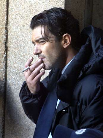 El pasado 10 de agosto, Antonio Banderas cumplió 52 años. A lo largo de su carrera, ha formulado algunos cambios en su look: pelo corto, largo, canoso, barba, rasurado, como sea se mantiene como un galán. Foto: Getty Images