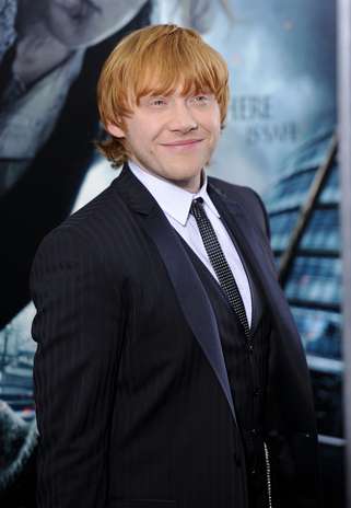 Rupert Grint, el actor que dio vida el inolvidable "Ron Weasly" de la saga "Harry Potter" cumple hoy  24 años. El inglés que, en 1999 (a la edad de 11) fue elegido para interpretar al mago colorín de la exitosa saga de fantasía, hoy continúa con su carrera de actor cultivando un perfil bastante bajo y alejado de la prensa. Su aparición más reciente en el cine es el film bélico "Into the white"; primer film en el que actuó tras el término de "Harry Potter". Actualmente su nombre aparece en varios proyectos que se encuentran etapa de pre-producción como "The Drummer" y "Cross Country". A continuación un recorrido en imágenes de su crecimiento ante las cámaras. Foto: Getty Images