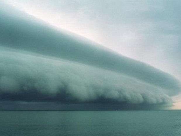 La tormenta tropical Isaac se traslada por el Golfo de México y amenaza con azotar Lousiana convertido en huracán, siete años después del paso devastador de Katrina. Foto: Twitter / Seven_marine