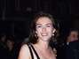 Elizabeth Hurley con un vestido de Versace en la premier de Cuatro bodas y un funeral en 1994. Foto: Reproducción