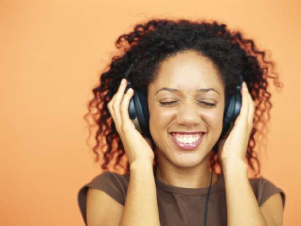 Escucha música, auriculares Foto: Thinkstock