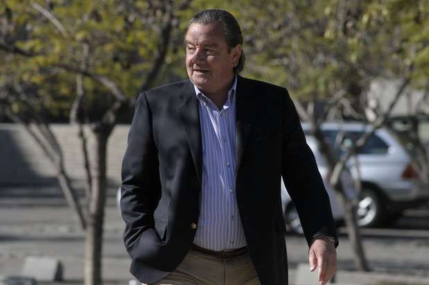 El alcalde de providencia, Cristián Labbé y el presidente del directorio de Metro, Fernando Cañas, visitan el terreno donde se comenzaran a construir la estación del metro Inés de Suárez, en la plaza pedro de Valdivia, en las intersecciones de las calles Pedro de Valdivia y francisco Bilbao (UPI/Sebastián Beltrán) Foto: UPI