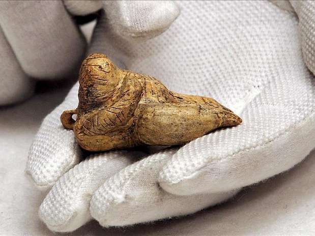 Un grupo de arqueólgos descubren en Alemania un taller de objetos de marfil de mamut Foto: Agencia EFE / © EFE 2012. Está expresamente prohibida la redistribución y la redifusión de todo o parte de los contenidos de los servicios de Efe, sin previo y expreso consentimiento de la Agencia EFE S.A. Un grupo de arqueólgos descubren en Alemania un taller de objetos de marfil de mamut Foto: Agencia EFE / © EFE 2012. Está expresamente prohibida la redistribución y la redifusión de todo o parte de los contenidos de los servicios de Efe, sin previo y expreso consentimiento de la Agencia EFE S.A.