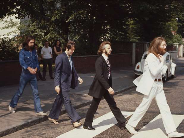 Célebre foto tomada por Linda McCartney. George, Paul, Ringo y John cruzando el paso de cebra de Abbey Road.  Foto: paulmccartney.com