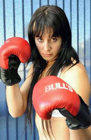 Chris 'Bombón asesino' Namus, boxeadora uruguaya, fue captada en un video manteniendo relaciones sexuales. Foto: Miguel Rojo / AFP