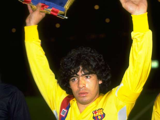 Maradona le hizo un gol de tal factura al Madrid que salió ovacionado del Bernabéu Foto: Getty Images