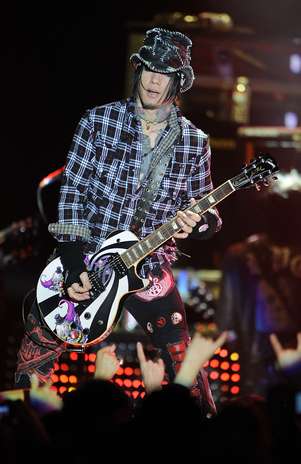 Guitarrista de Guns N' Roses habla del nuevo CD de la banda Get?src=http%3A%2F%2Fimages.terra.com%2F2012%2F10%2F10%2F141059870