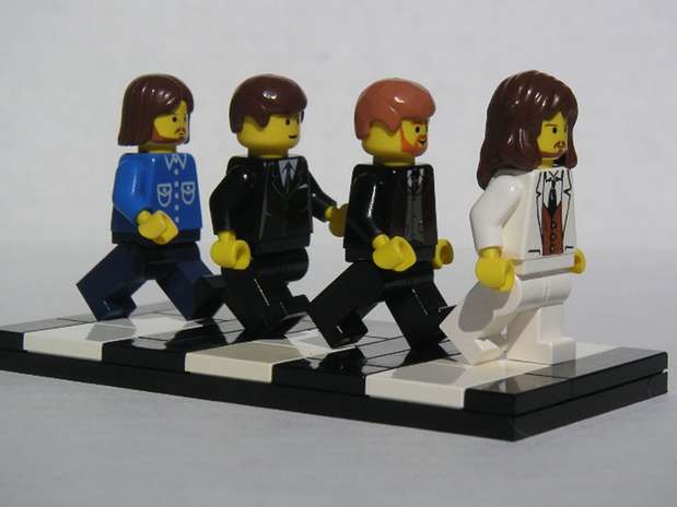 El famoso cuarteto de Liverpool, The Beatles, como en la icónica portada del álbum "Abbey Road", de 1969. Así te presentamos a John Lennon, George Harrison, Paul McCartney y Ringo Starr. Foto: flickr.com/photos/dunechaser