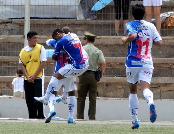 Antofagasta logra valioso triunfo ante La Serena en casa