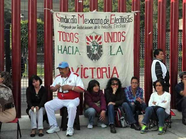 El equipo de Peña Nieto plantea que el tema de los ex electricistas se analice en los sectores laboral y energético. Foto: Archivo