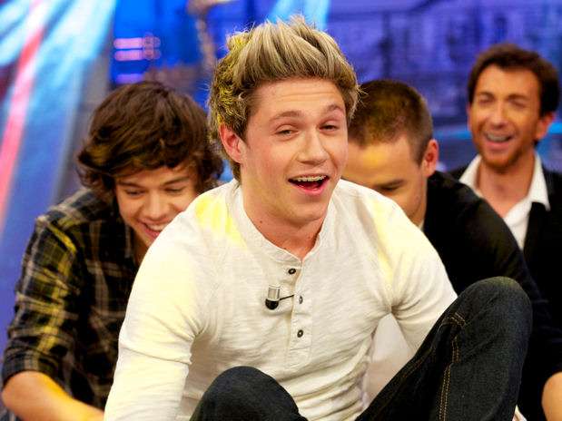 Niall Horan de One Diretion junto a sus amigos de la agrupación.