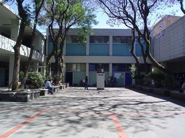 En Twitter, alumnos, exalumnos, compañeros, amigos y tuiteros que se han enterado de lo sucedido han expresado sus condolencias a la familia del joven utilizando la etiqueta #Prepa6deluto Foto: Tomada de Facebook.