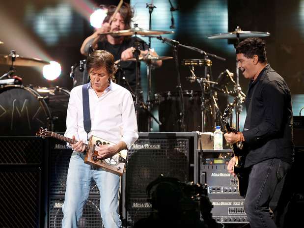 Paul McCartney y Nirvana sorprendieron con una actuación en conjunto en el concierto celebrado en Nueva York para ayudar a los damnificados por el huracán Sandy. Foto: AP