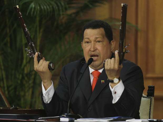 El artículo 231 de la Constitución venezolana dice que el candidato elegido, osea Chávez, como presidente tomará posesión el 10 de enero del primer año de su período constitucional mediante juramento ante la Asamblea Nacional (AN, unicameral). Foto: AP