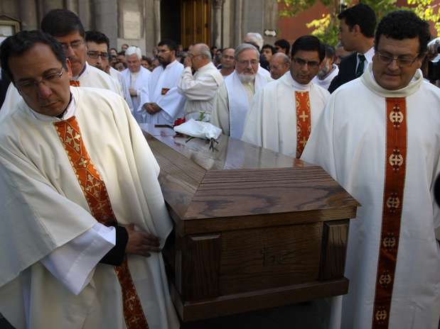 Hoy en la Parroquia San Lázaro, el arzobispo de Santiago, Ricardo Ezzati, encabezó la misa fúnebre del padre Baldo Santi Foto: UPI