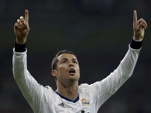 Cristiano Ronaldo del Real Madrid celebra tras anotar un gol ante el Celta en el partido por la Copa del Rey el miércoles 9 de enero de 2013. Foto: Daniel Ochoa de Olza / AP