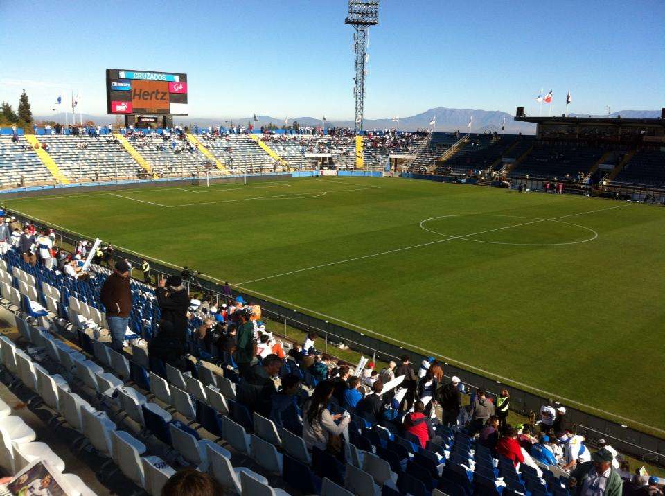 Postales del vital Cl�sico entre la UC y la U en San Carlos