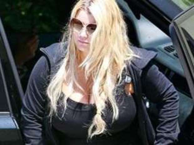 Jessica Simpson. Julio de 2012. Con sus cambios repentinos de peso, que la cantante ha combatido con ejercicio y dietas especiales desde siempre no es raro verla delgada y luego con una figura más voluptuosa. Foto: Getty Images