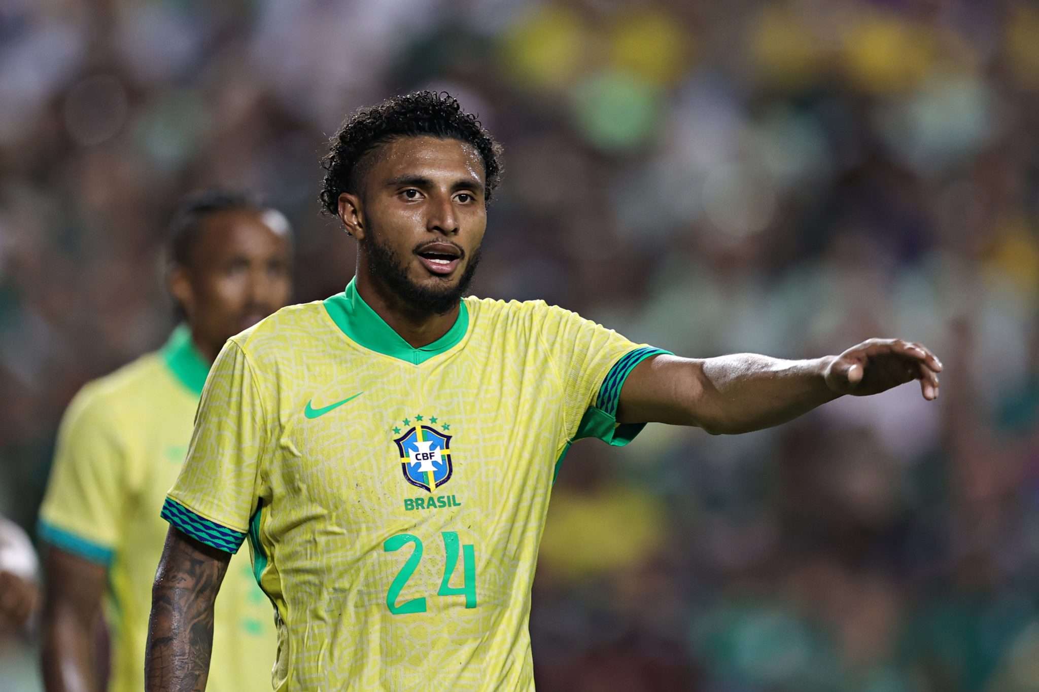 De Campo Grande para Old Trafford: Éderson fica perto de acerto milionário com o Manchester United Éderson atuando pela Seleção Brasileira