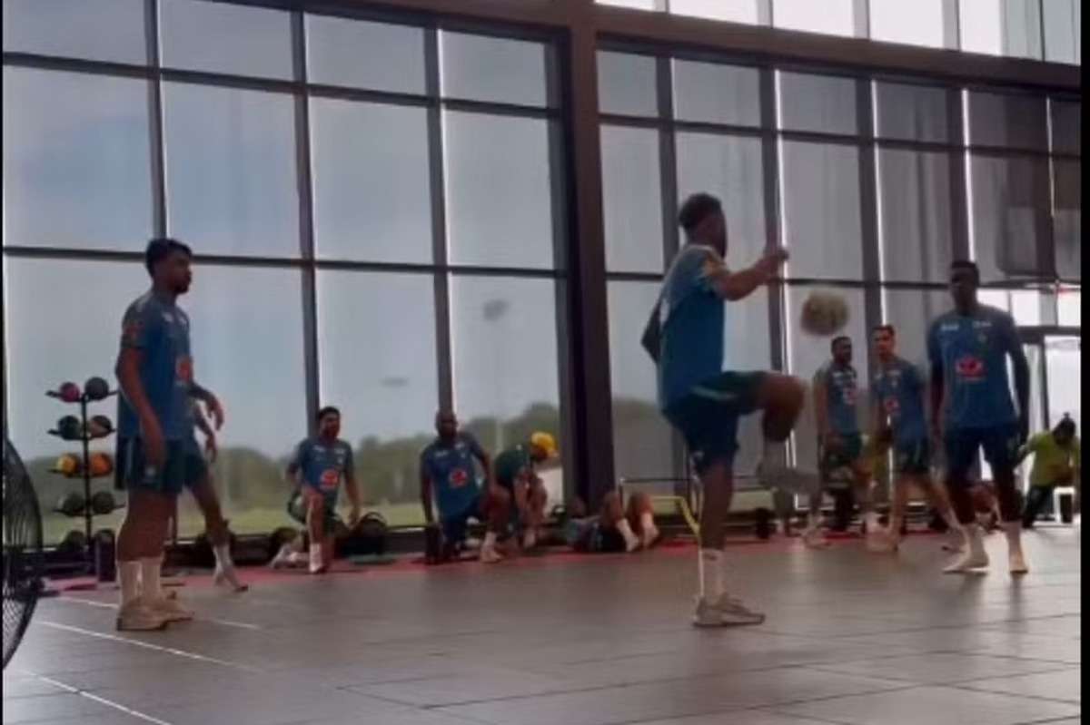 Neymar aparece em altinha durante aquecimento da Seleção Brasileira –