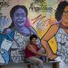 Grafites levam debates com mulheres à periferia de SP