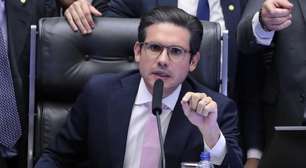 Motta autoriza Conselho de Ética a analisar pedidos de cassação de Eduardo Bolsonaro