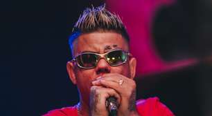 Relíquia do funk paulista MC Lon apresenta "Novinha Vem Que Tem" no Showlivre