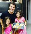 Mulher de Rodrigo Faro revela truques para alimentar filhas