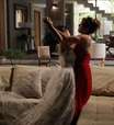 'Império': vestida de noiva, Clara sai no tapa com Cristina