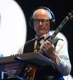 King Crimson resume virtuose de 50 anos em uma hora