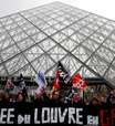 Louvre fecha as portas após funcionários aderirem a greve